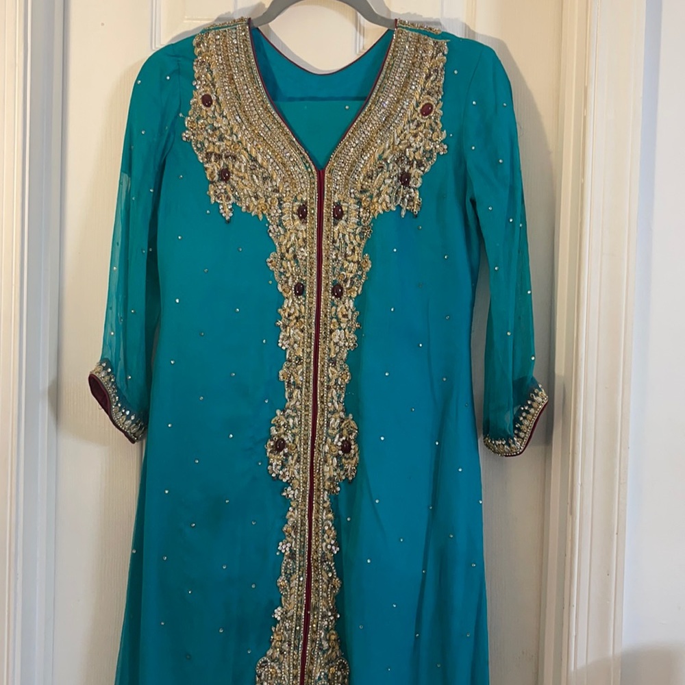 HEAVY Pakistani style shalwar kamis with dupatta